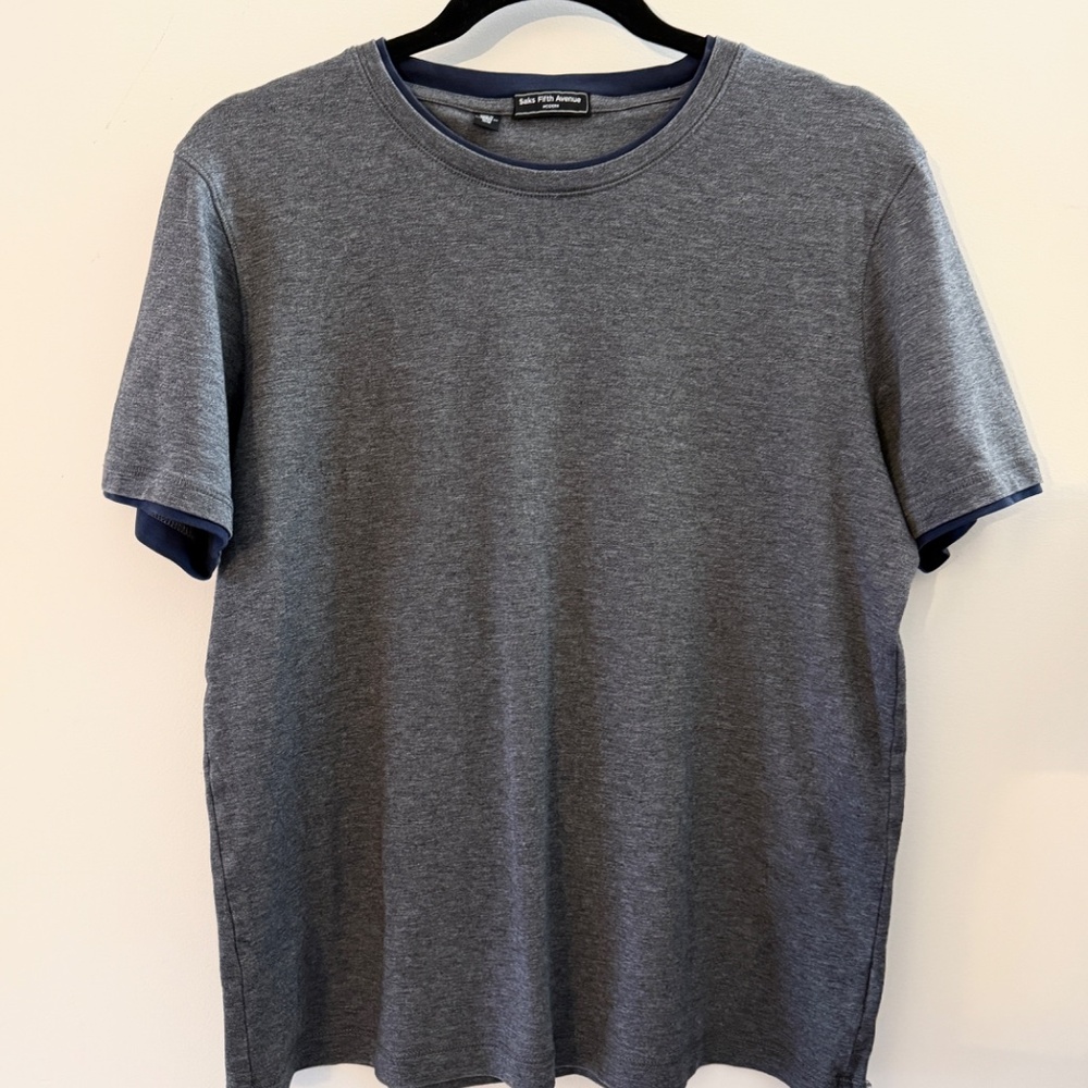 Saks Fifth Avenue Men's T Shirt size M (small)